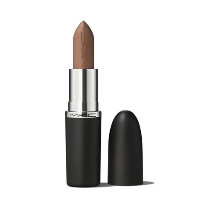 Carrie Bradshaw's Iconic Lipstick: A Timeless Beauty Statement
