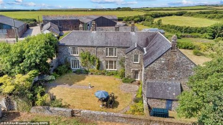 Discovering Caroline Stanbury's Parents House: A Peek into Her Family Roots