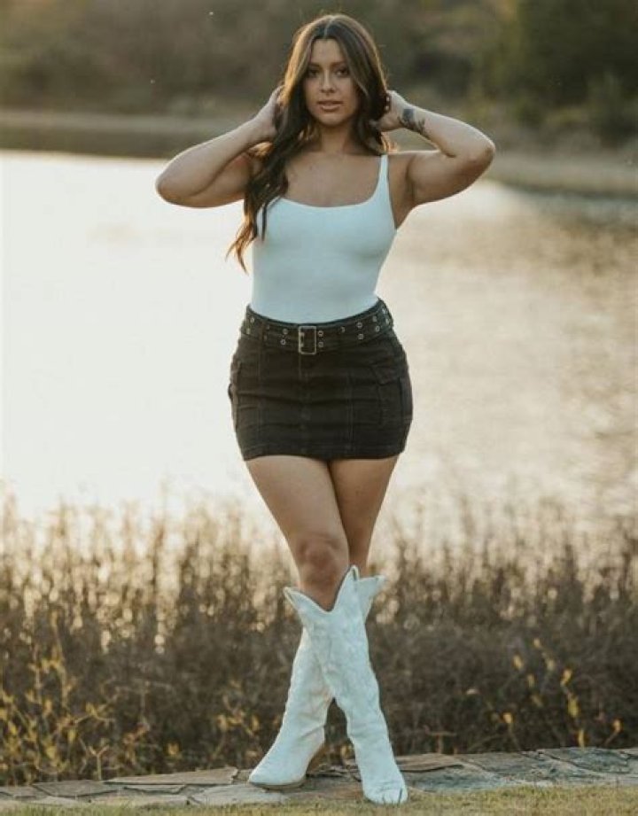 Exploring the Allure of Whitney Wren Nudes