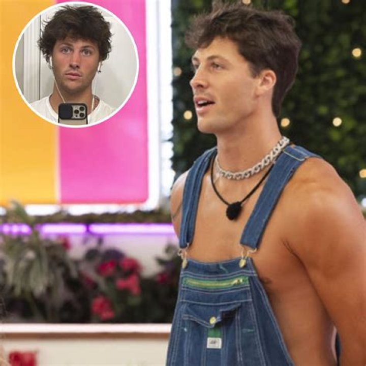 How Tall Do You Think Rob Rausch from Love Island Is?