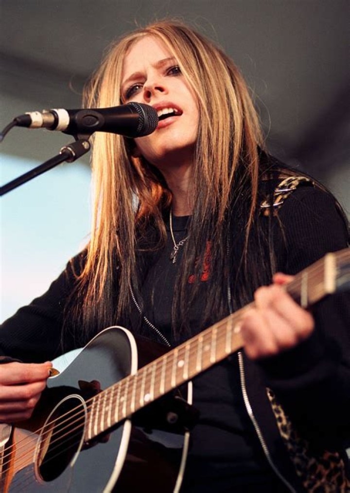 What Genre is Avril Lavigne: A Comprehensive Explanation